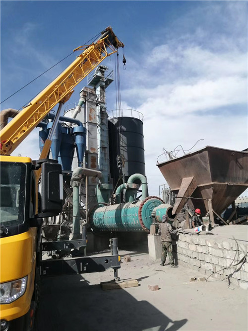 绵竹市设备搬运等各类工程项目中，吊车起着关键作用