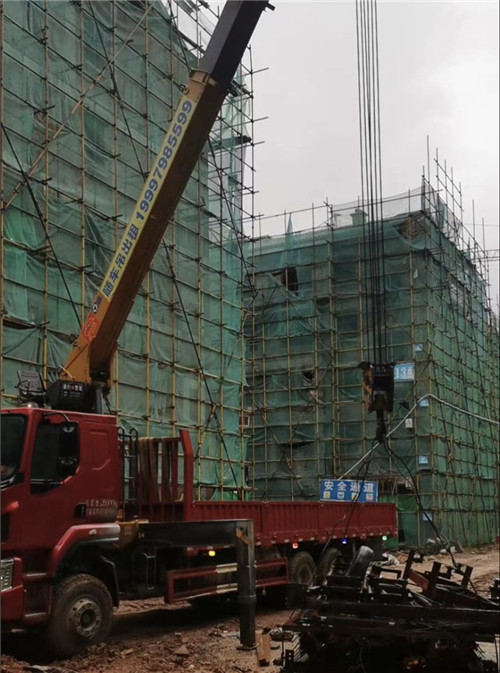 绵竹市“慢工细活”—— 吊车的 “微动控制” 技术