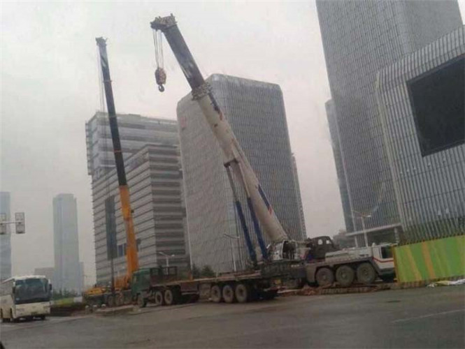 绵竹市“自动找平”—— 吊车的 “平地神器” 技术