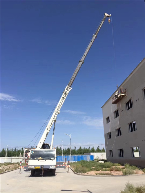 绵竹市“轻装强干”—— 吊车的 “轻量化臂架” 技术