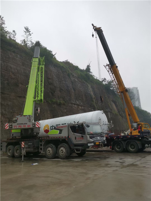 绵竹市“不怕风雨冻”—— 吊车的 “恶劣环境适应” 技术